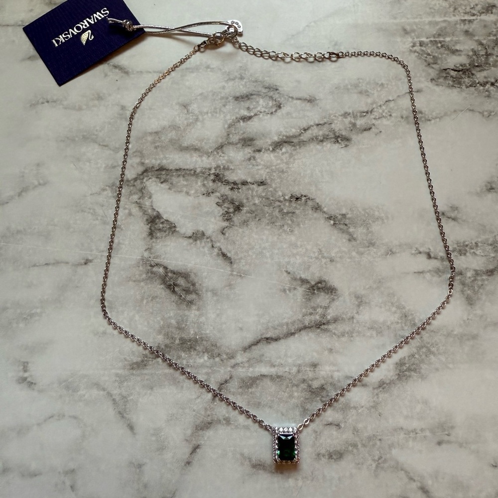 Swarovski Una Angelic Emerald Crystal Necklace NIB - Picture 3 of 8